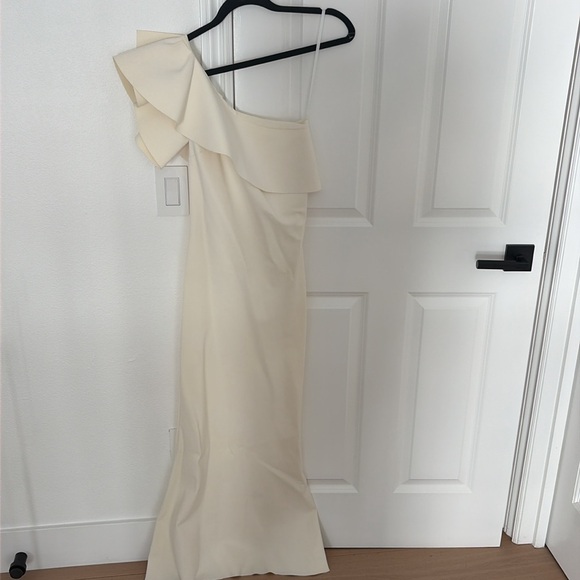 Chiara Boni Dresses & Skirts - Chiara Boni one shoulder evening dress